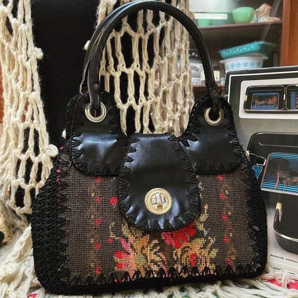 Vintage Handmade In Italy Needlepoint Tapestry Purse